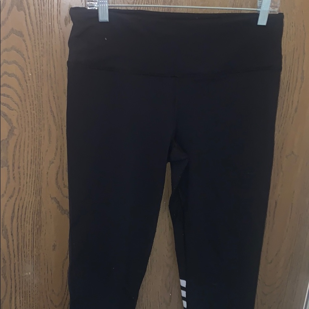 VICTORIA SECRET CROPPED LEGGINGS